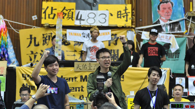 taiwan-parliament-protest-20140407-hkg9683143-afp