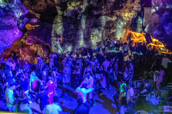 Disco-Ayala-550x366