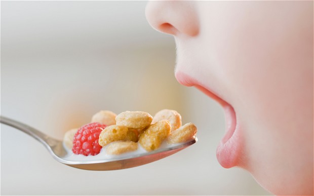 child-cereal_2910916b