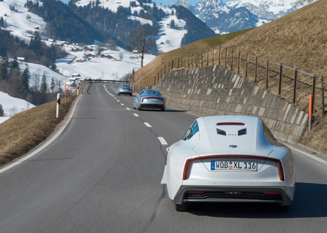 Volkswagen-XL1-Car_dezeen_468_7