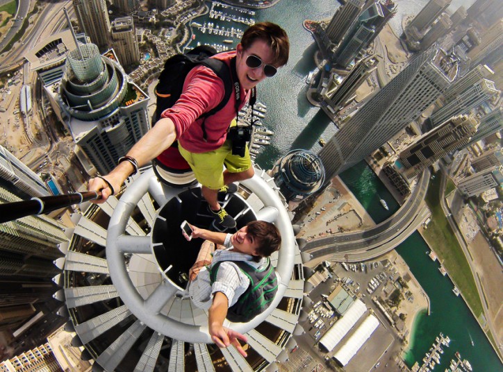 highrise-selfie_2916880k