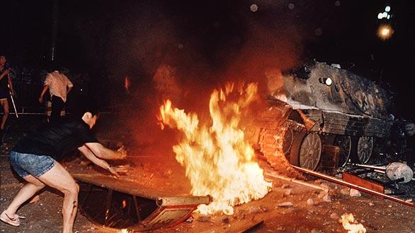 la-fg-tiananmen15_kkmic3nc