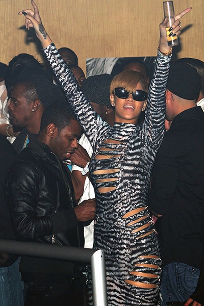 rihanna-sexiest-looks-07-billboard-400
