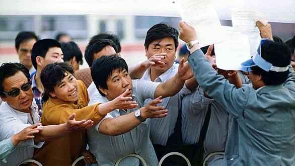 la-fg-tiananmen10_kkmiclnc