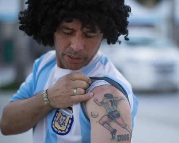 a99019_soccer-tat_8-maradona