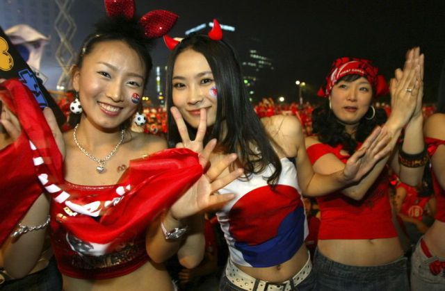 26-south-korea-2-hottest-fans-2014-fifa-world-cup