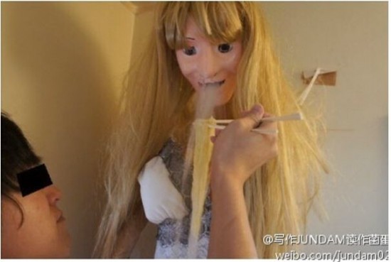 shower-head-girlfriend3-550x369