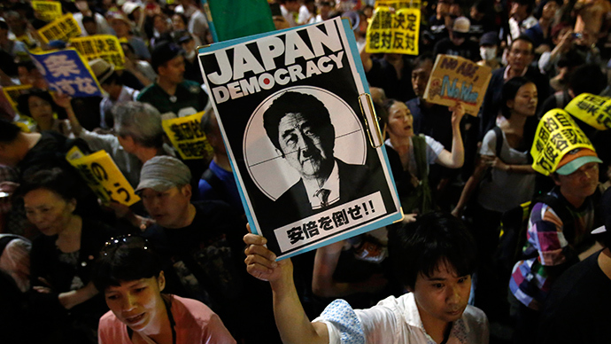 japan-protest-constitution-military.si