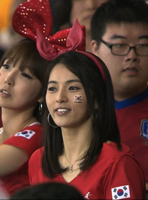 26-south-korea-1-hottest-fans-2014-fifa-world-cup