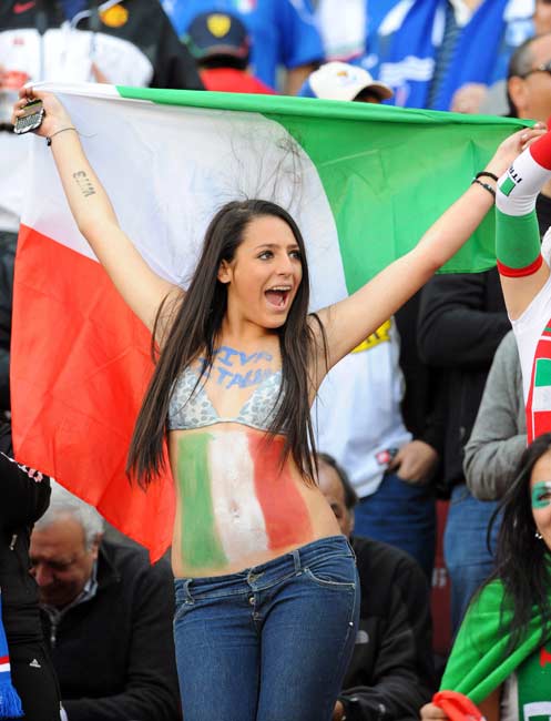 12-italy-2-hottest-fans-2014-fifa-world-cup