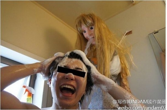 shower-head-girlfriend2-550x363