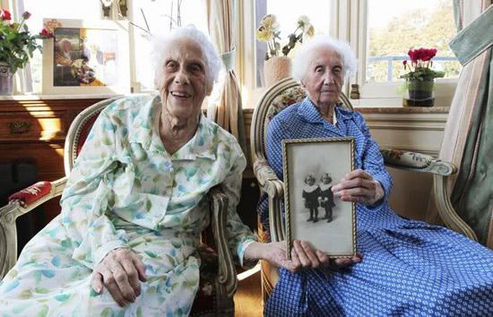 6.-The-Oldest-Twin-Sisters