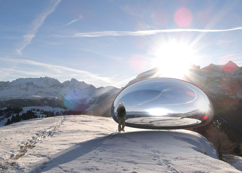 Alpine-Capsule-by-Ross-Lovegrove_crazy-hotels_dezeen_784_10