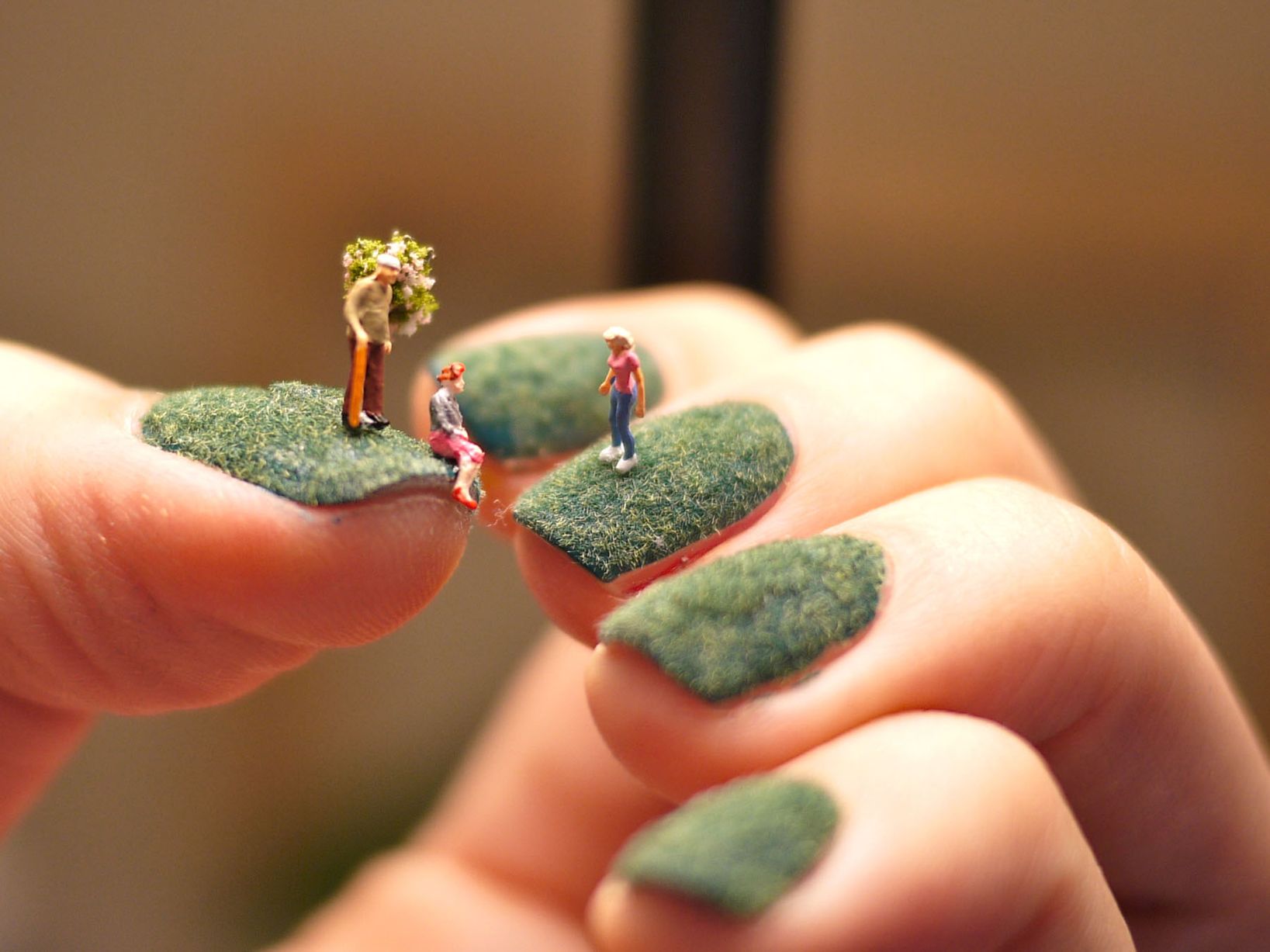 Alice-Bartlett-nails