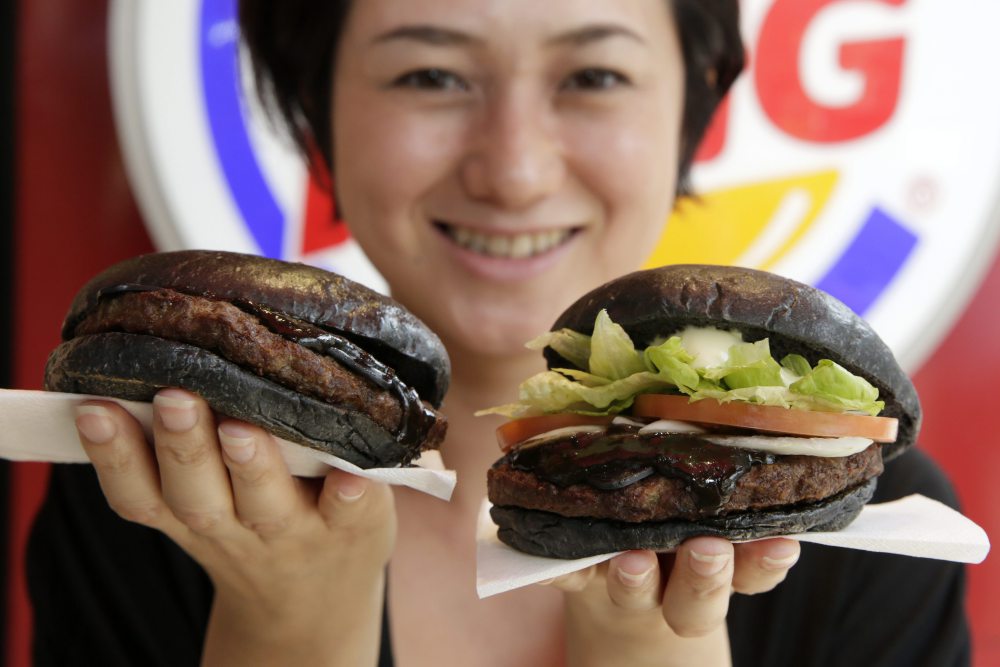epa_japan_food_black_burger_67175062 epa_japan_food_black_burger_67175062