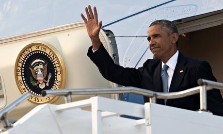 Barack-Obama-disembark-Ai-013