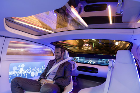 Mercedes-Benz-F-015-Luxury_dezeen_468_0