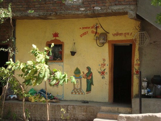 Shani-Shingnapur-doors2-550x368