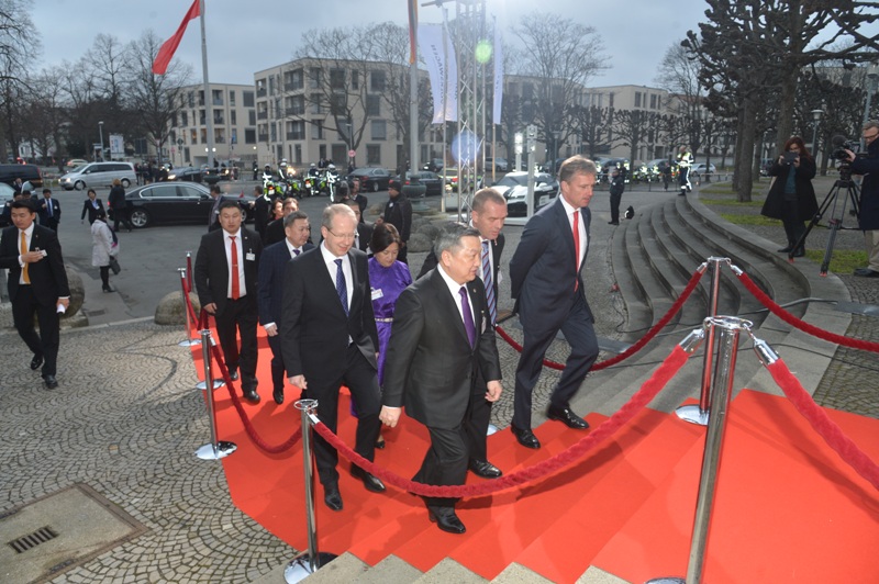 CeBIT-Press-Preview-2015-10-e1422560748967