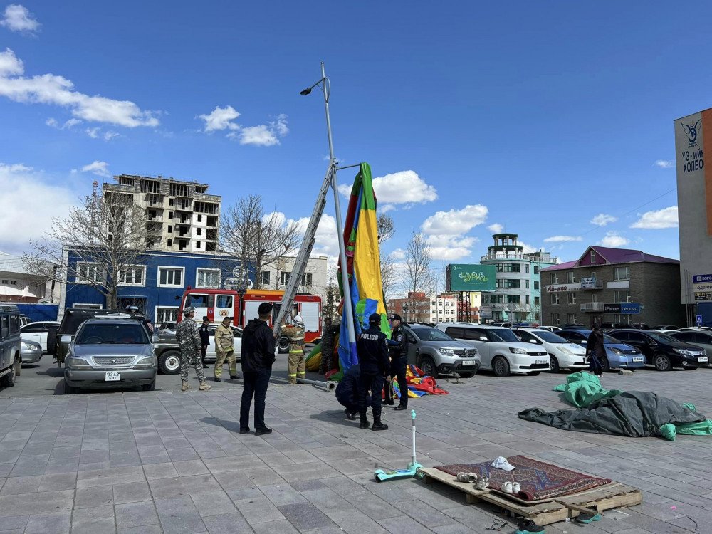 Хийлдэг гулсуур унаж 12  хүүхэд гэмтэж, 2 хүүхэд сэхээнд байна