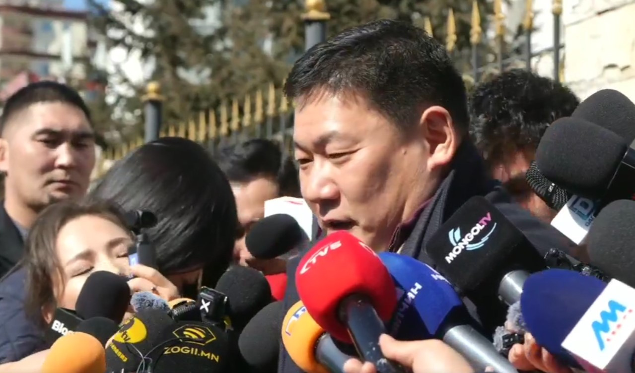 УИХ-ын гишүүн Л.Оюун-Эрдэнэ АТГ-т мэдүүлэг өгч байна