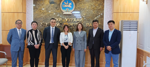 Олон Улсын нарийн бичгийн газрын Олборлох үйлдвэрлэлийн ил тод байдлыг хариуцсан менежерүүд ирлээ.