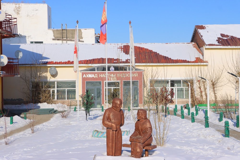 УЛСЫН АСРАМЖИД БАЙГАА АХМАД НАСТНУУДАД ҮЗЛЭГ, АСАРГАА СУВИЛГАА ХИЙЛЭЭ...