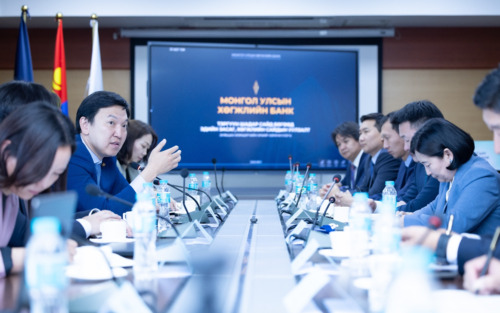 Тэргүүн шадар сайд Н.Учрал хөгжлийн банканд ажиллав