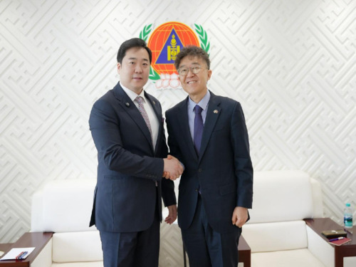 НИЙСЛЭЛИЙН ОНЦГОЙ БАЙДЛЫН АЛБА ХААГЧДЫГ БНСУ-Д ЧАДАВХЖУУЛАХ ТАЛААР САНАЛ СОЛИЛЦЛОО