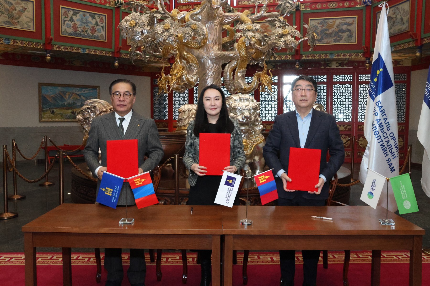 БАЙГАЛЬ ОРЧИНД ЭЭЛТЭЙ ТОГТВОРТОЙ АЯЛАЛ ЖУУЛЧЛАЛЫГ ХӨГЖҮҮЛЭХ СТРАТЕГИЙН ХАМТЫН АЖИЛЛАГАА ЭХЭЛЛЭЭ