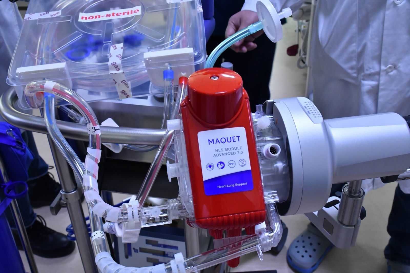 УГТЭ: Гуравдугаар эмнэлэг коронавирусийн эмчилгээнд ECMO аппарат ашиглана