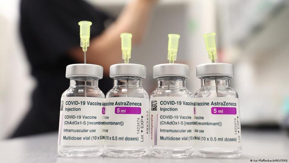 Германы эрх баригчид COVID-ийн эсрэг вакцин хийлгэ, үгүй бол үхнэ гэж ...