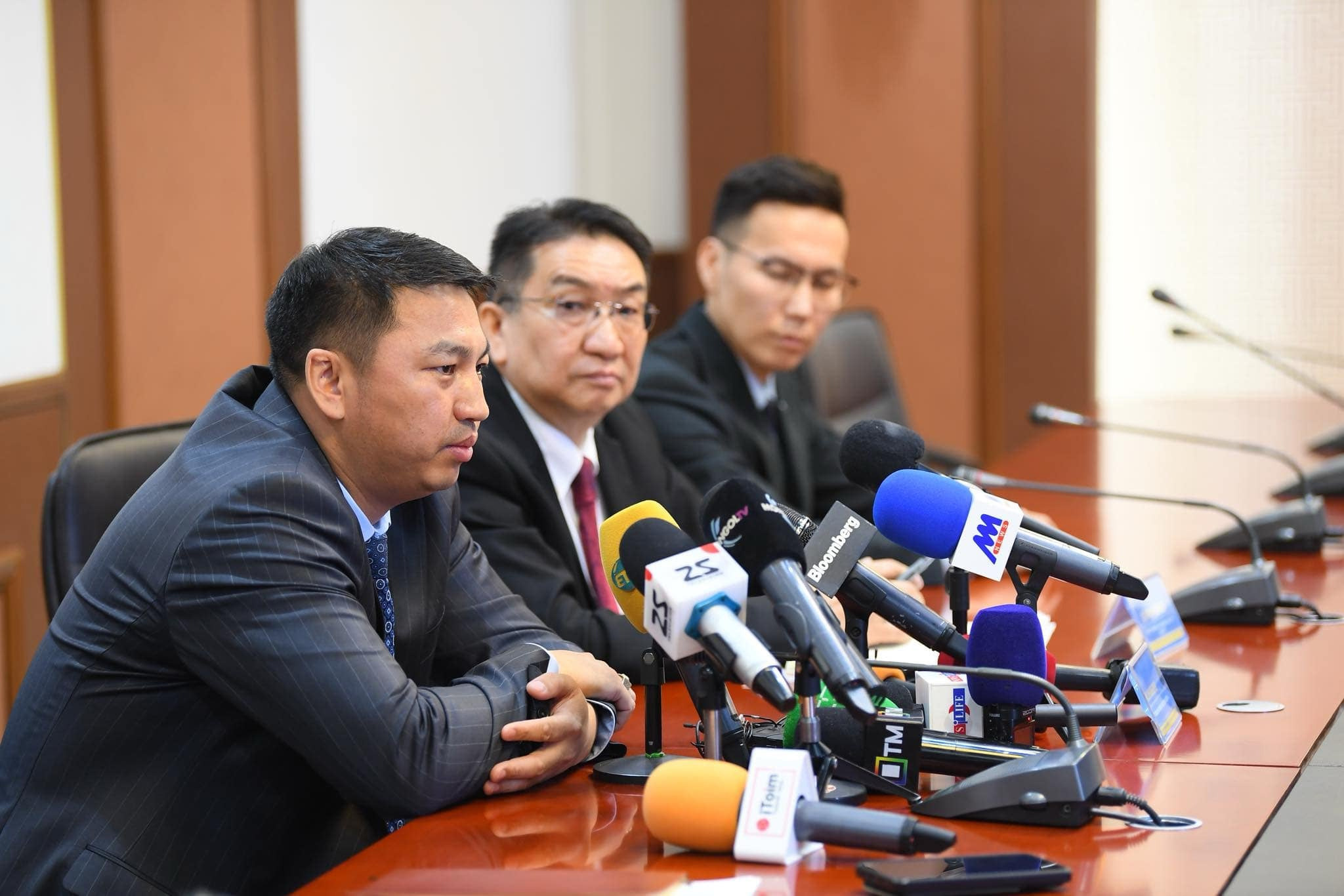 Зөвшөөрөгдөх дээд хэмжээнээс хэтэрсэн тээврийн хэрэгслийн хөдөлгөөнийг түр зогсоолоо