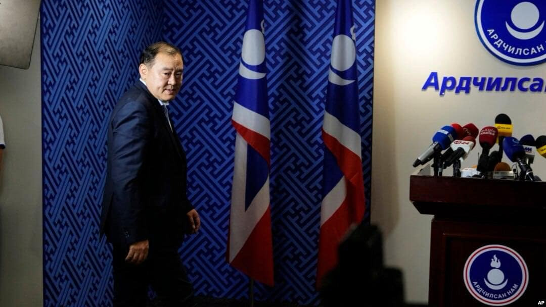 “Лу”-ийн улс төр одоо л эхэлж байна