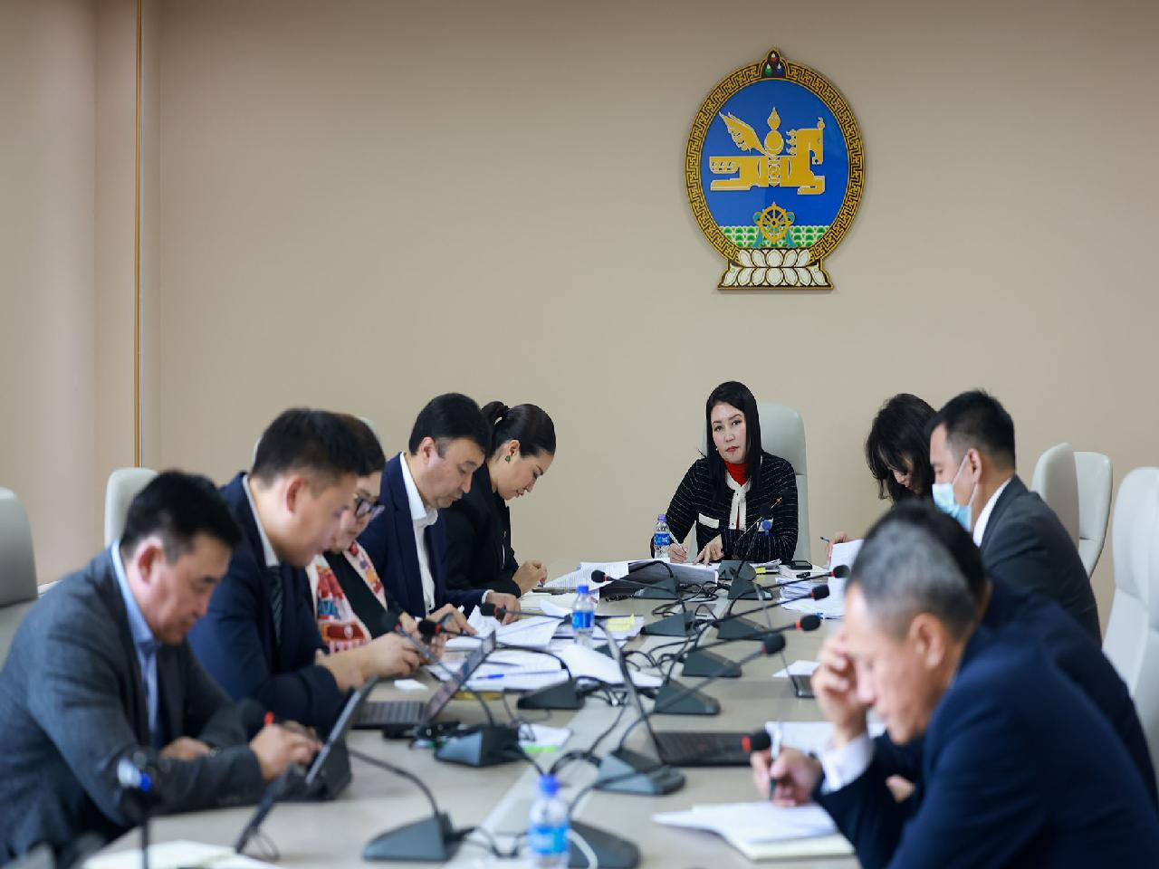 НИТХ-ын засаглал, эрх зүйн хороо, ногоон хөгжлийн хороо хуралдаж нийслэлийн хөгжлийн 2026 оны төлөвлөгөөг хэлэлцлээ