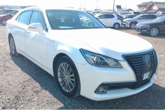 Crown  HYBRID Royal Saloon
