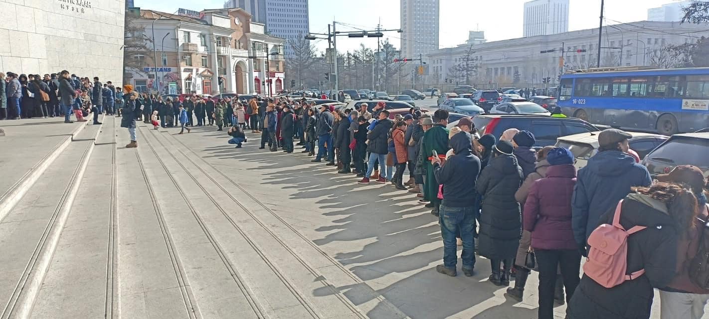 Long line to enter Chinggis Khaan museum