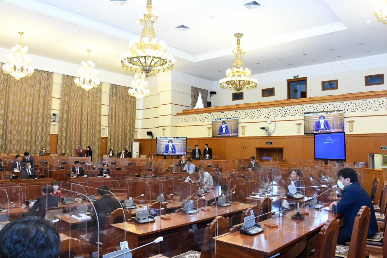 Parliament reviews 10 trillion MNT recovery plan