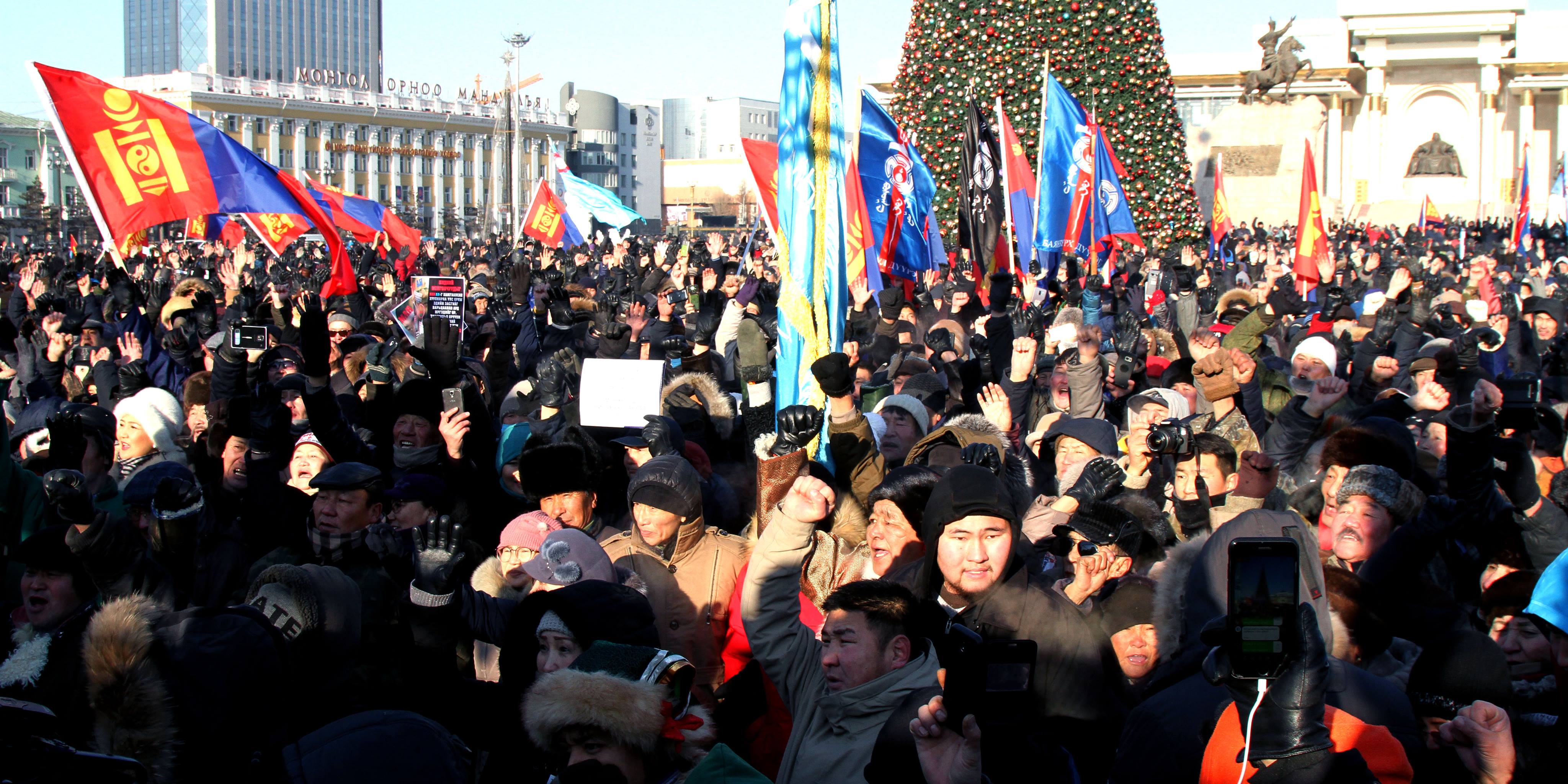 Thousands demand M.Enkhbold’s dismissal