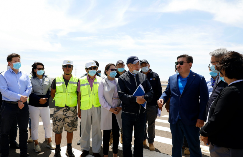 Speaker visits oil refinery project