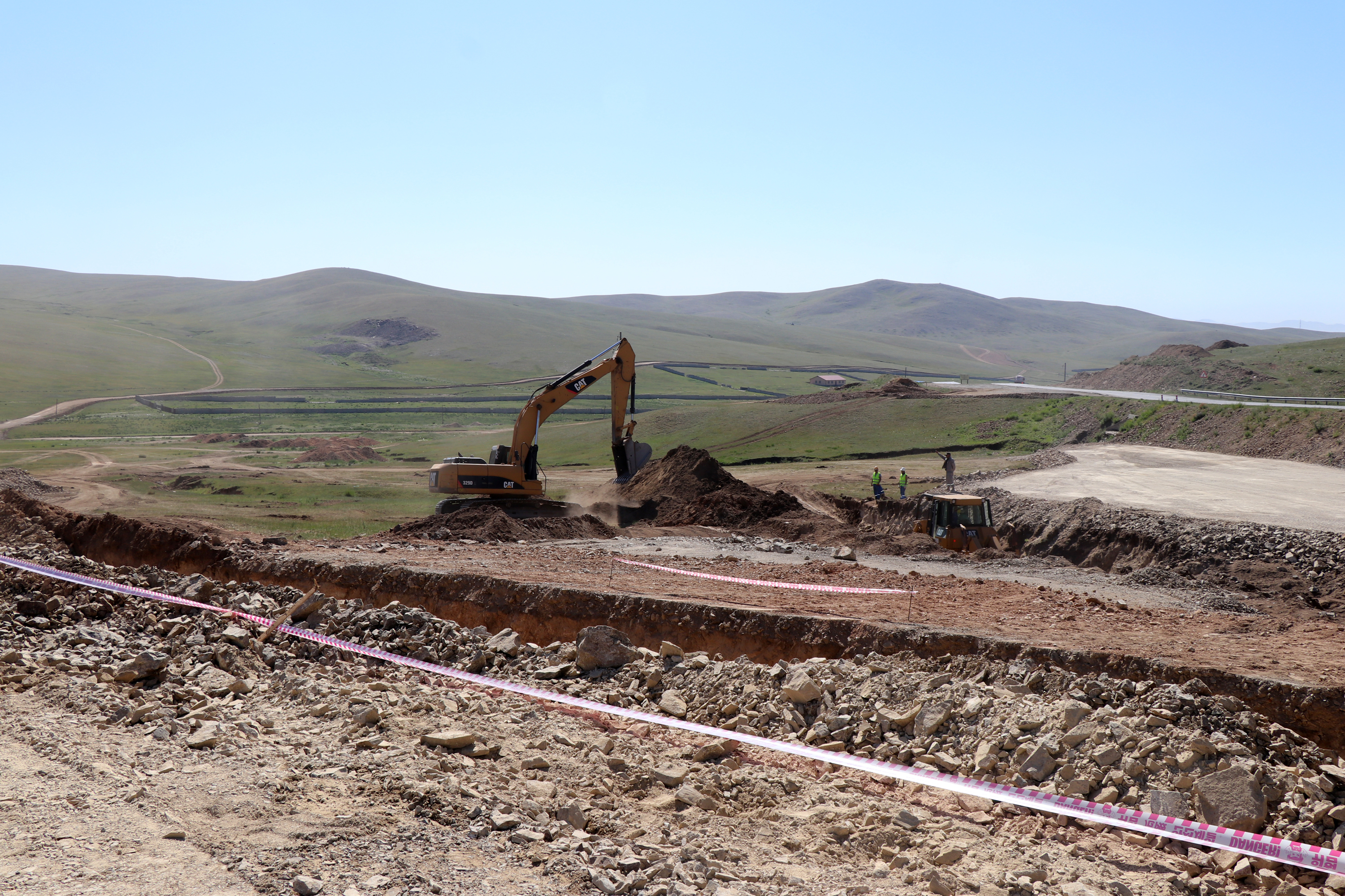 UB-Darkhan road contractors at risk of losing contract due to delays 