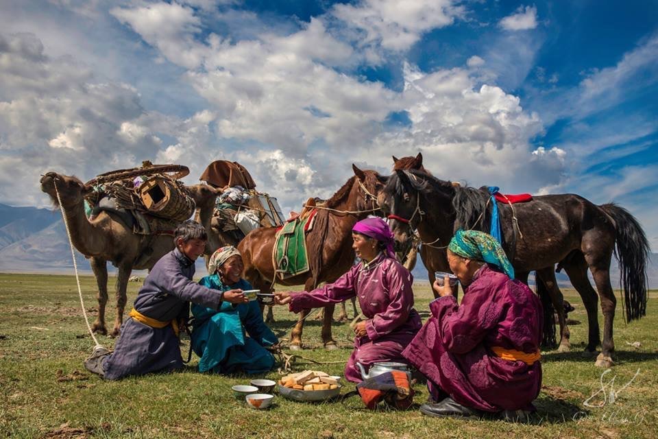 Countries with nomadic civilizations convene in France