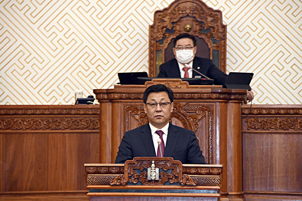 J.Erdenebat takes oath to Parliament