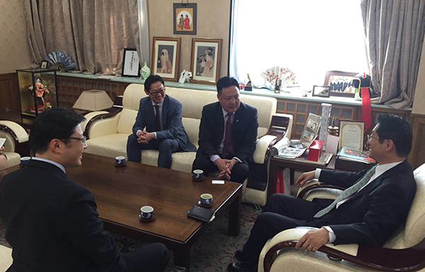 Minister M.Enkhsaikhan discusses TT power plant project with Japanese Ambassador