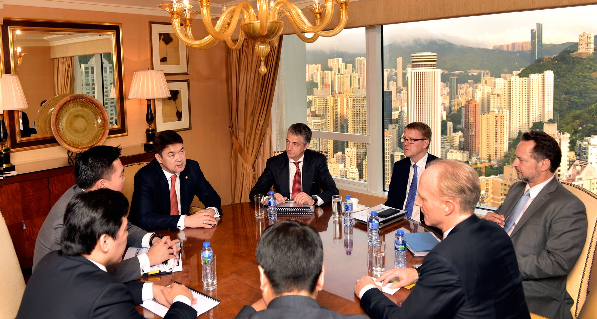 PM continues official meetings during Asian Investment Conference