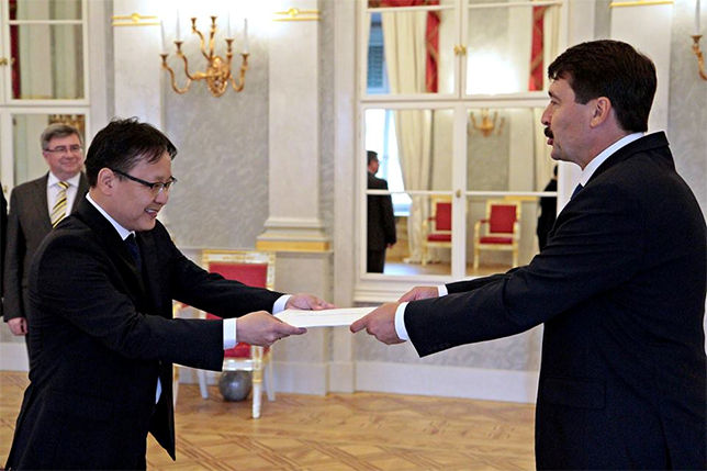 Mongolian Ambassador to Hungary presents his credentials