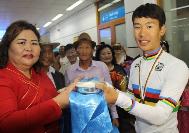 World cycling champion B.Tegshbayar returns home