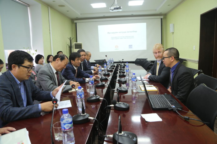 Minister G.Munkhbayar discusses urban development with ADB