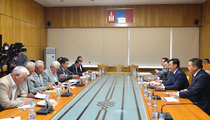 Former presidents of Mongol Bank and Premiers of Mongolia gather for economic consultation