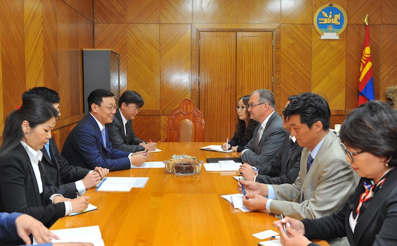 Mongolia discusses economic crisis plan with World Bank and International Finance Corporation